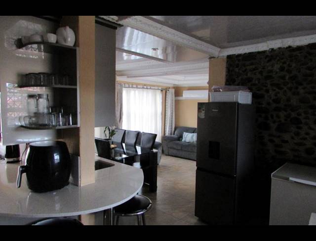 3 BEDROOM HOUSE FOR SALE IN KINGSVIEW EXT 3